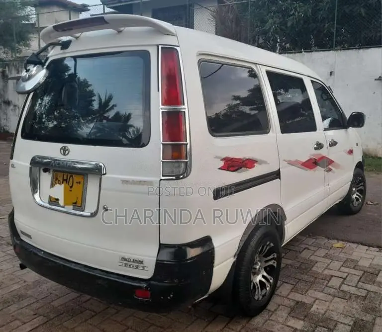 Toyota Noah KR41 1998 Van (Used)