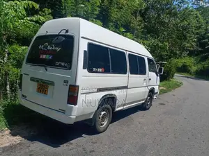 Nissan Nissan 1994 Van (Used)
