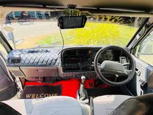 Toyota Dolphin High Roof 113 1999 Van (Used)
