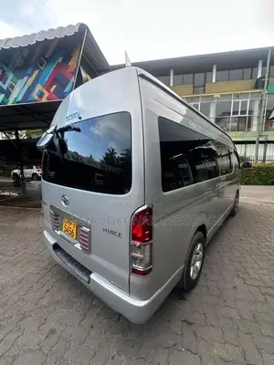Toyota KDH 2010 Van (Used)