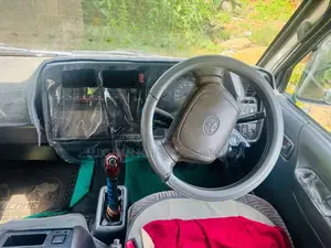 Toyota HIACE 2001 Van (Used)