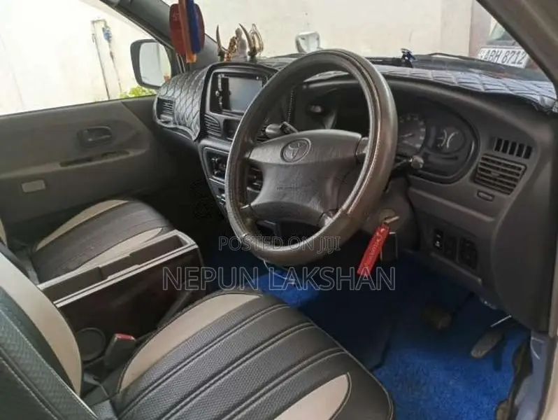 Toyota Noah 2007 Van (Used)