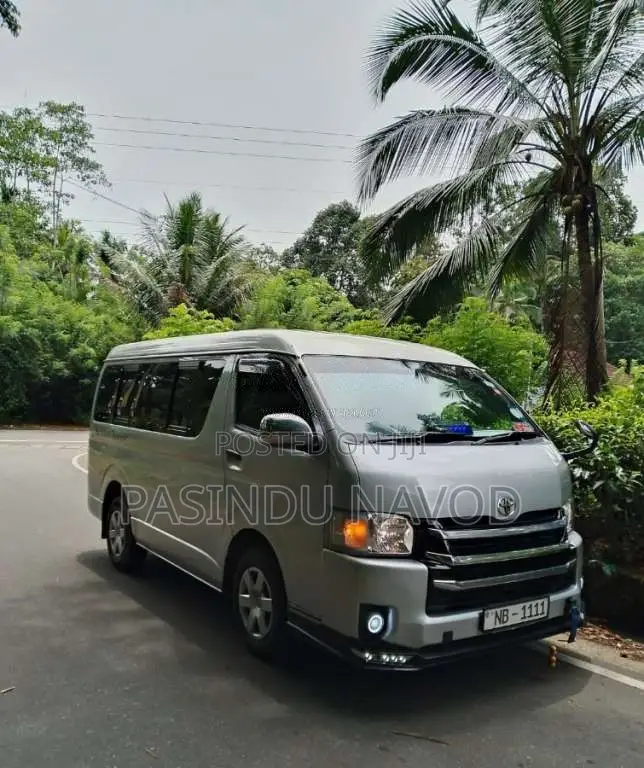 Toyota KDH 2004 Van (Used)