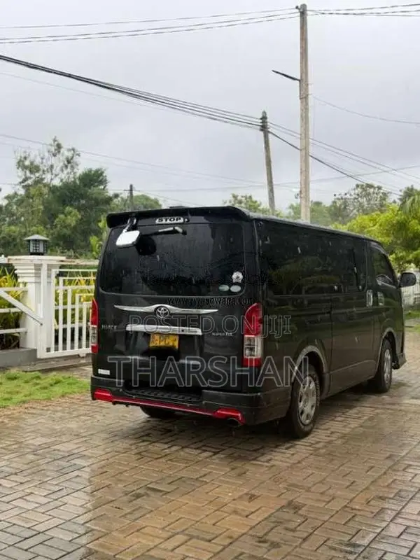 Toyota KDH 200 Super GL 2007 Van (Used)