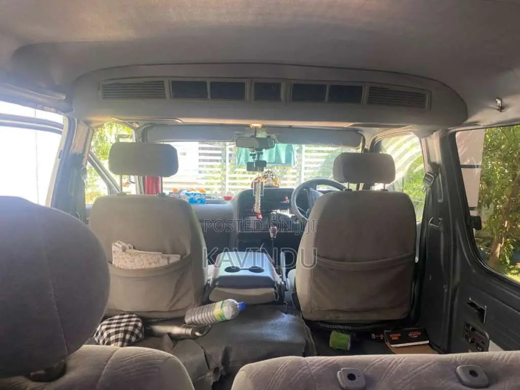 Toyota Dolphin 2002 Van (Used)