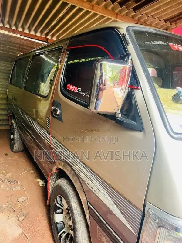 Toyota Dolphin 1993 Van (Used)