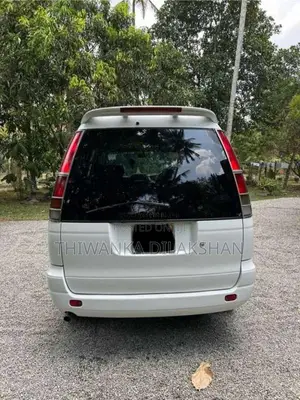 Toyota Noah 2003 Van (Used)