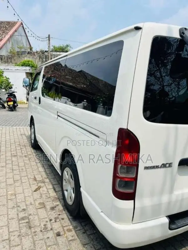 Toyota KDH 201 2011 Van (Used)