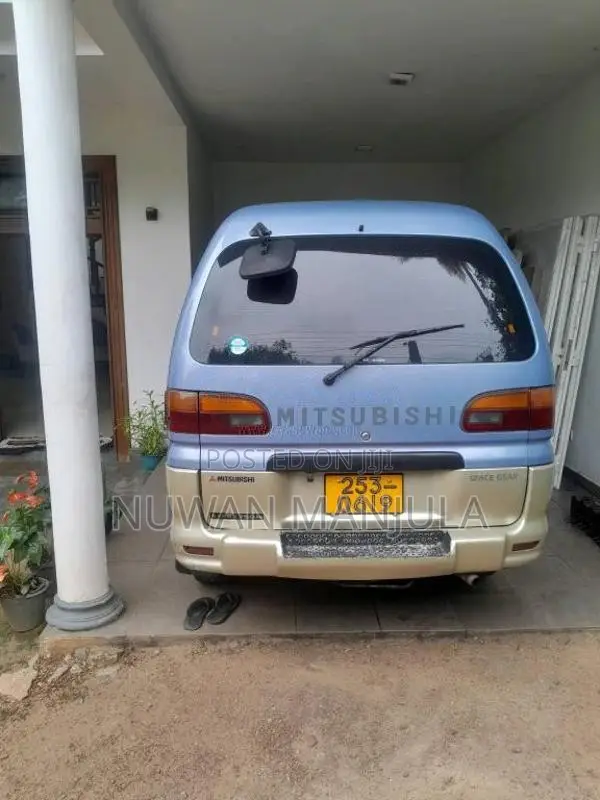 Mitsubishi L400 Space Gear 1999 Van (Used)
