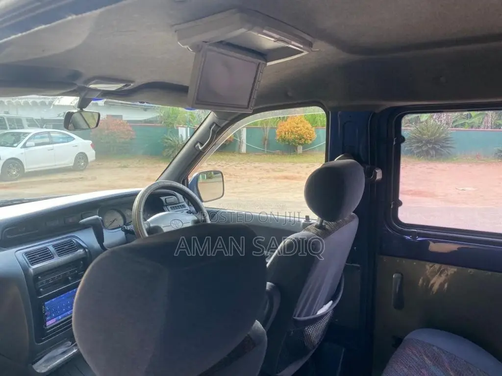 Toyota Noah CR41 1997 Van (Used)