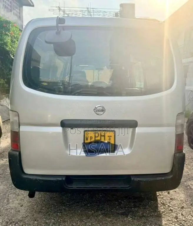 Nissan Caravan 2011 Van (Used)