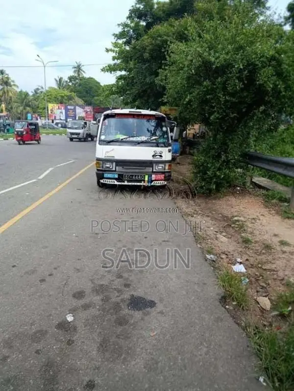 Nissan Caravan VRGE 1986 Van (Used)