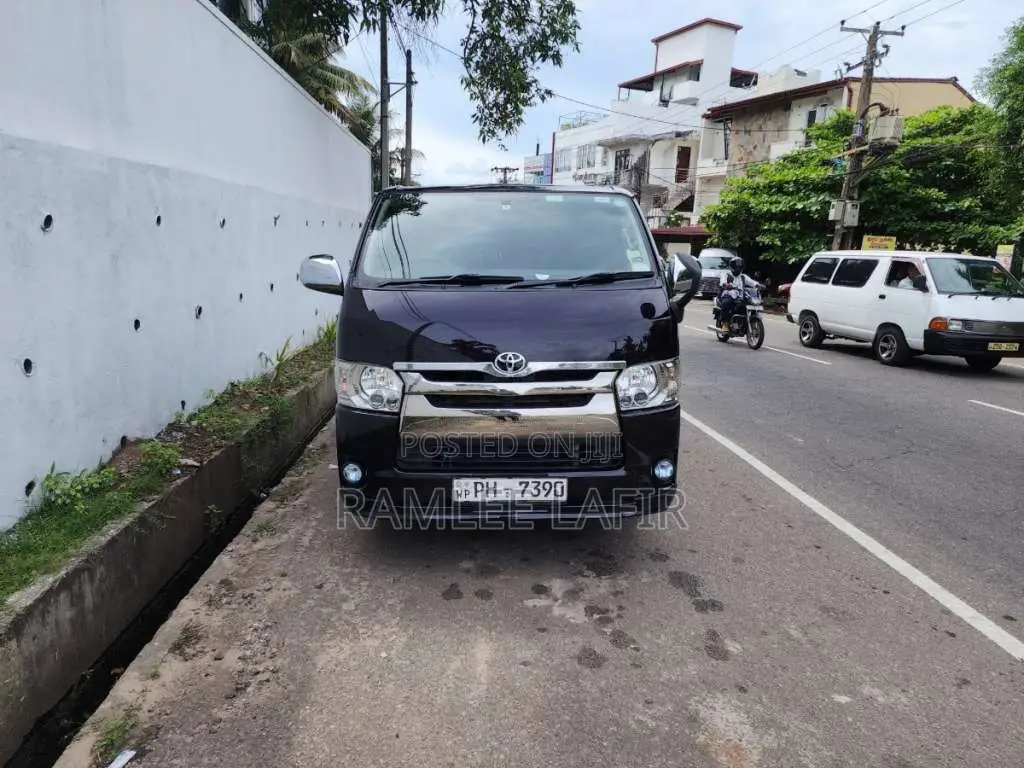 Toyota KDH 2017 Van (Used)