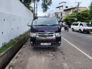 Toyota KDH 2017 Van (Used)
