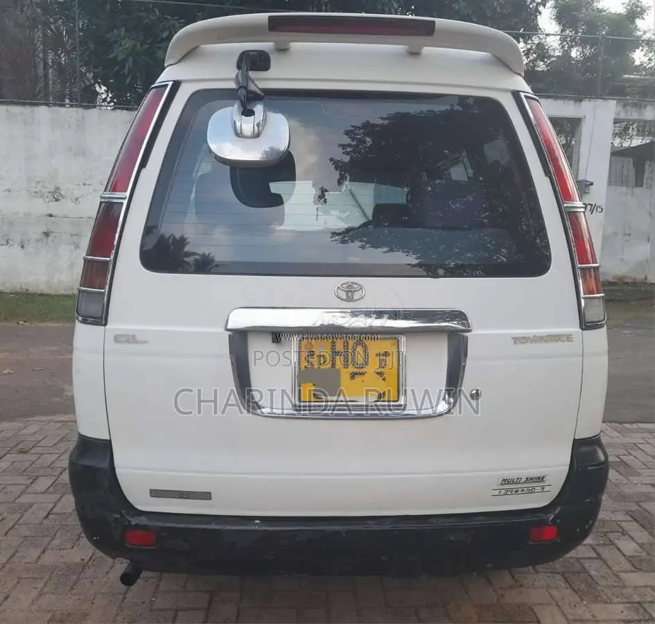 Toyota Noah KR41 1998 Van (Used)