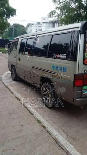 Nissan Caravan 1987 Van (Used)