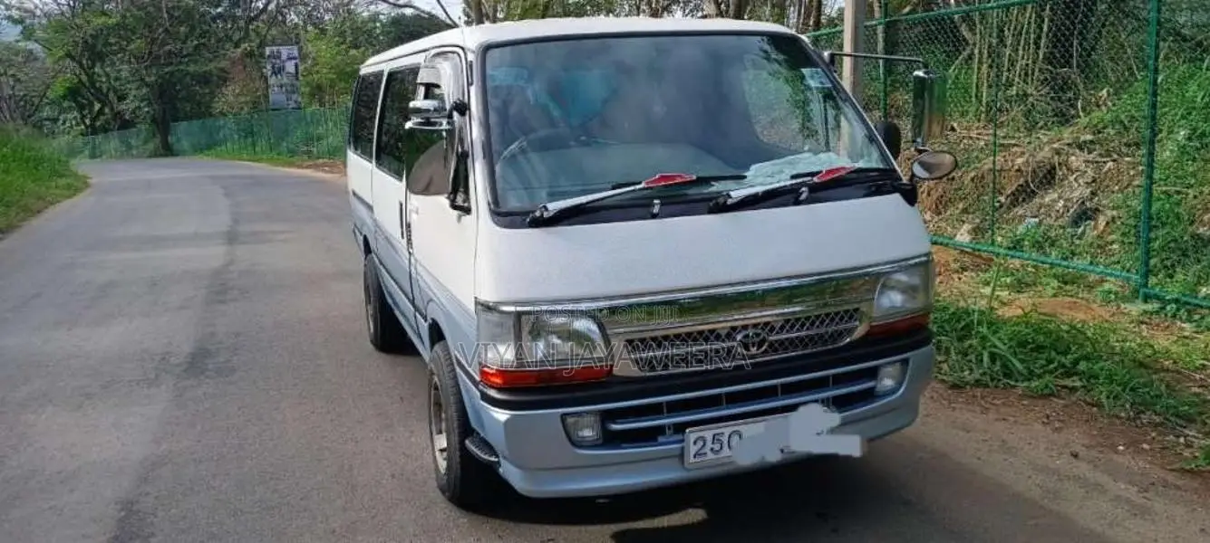 Toyota Dolphin 1991 Van (Used)