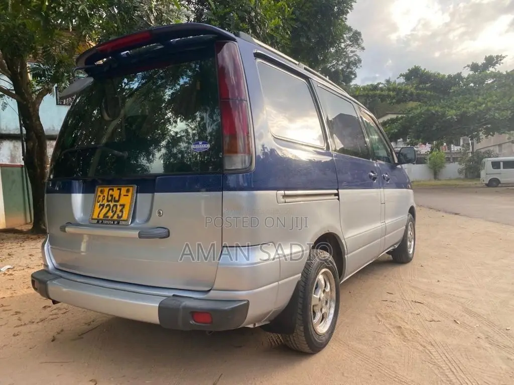 Toyota Noah CR41 1997 Van (Used)