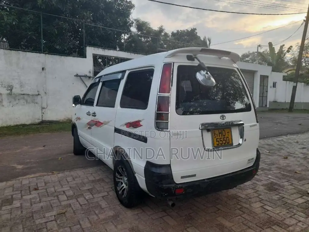 Toyota Noah KR41 1998 Van (Used)