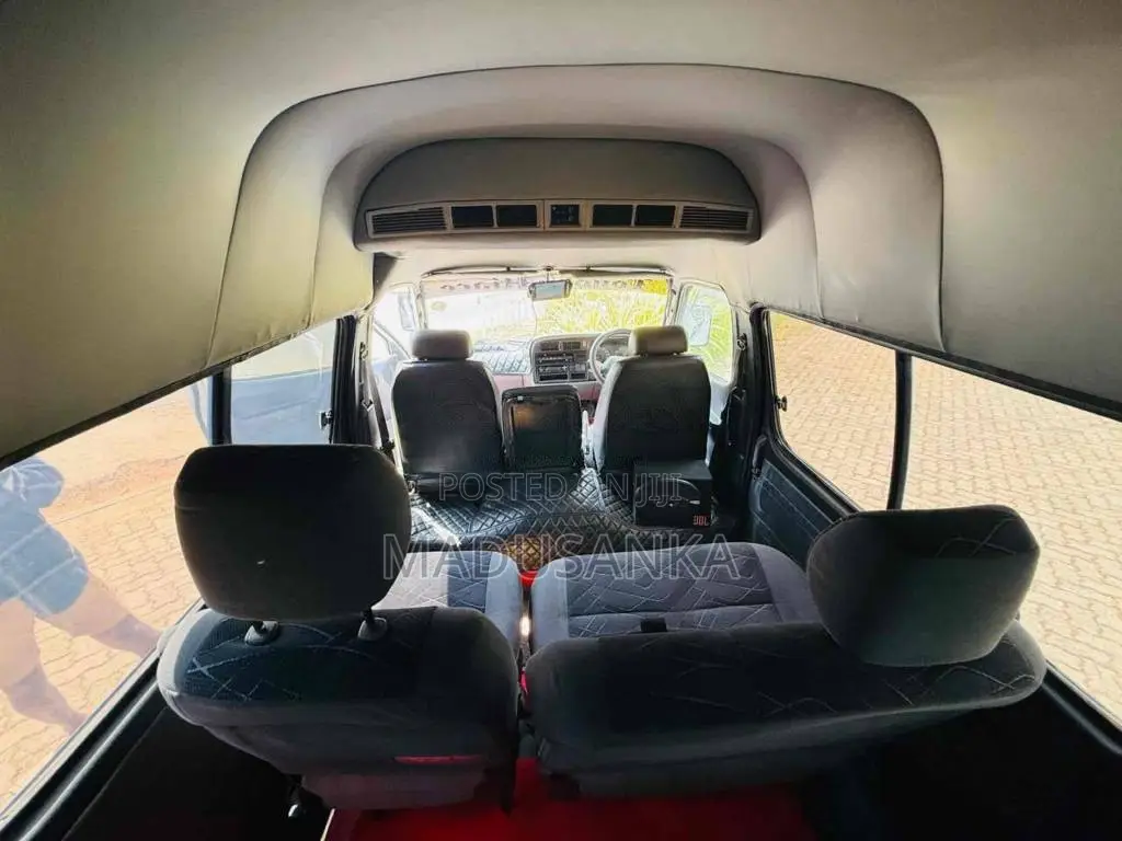 Toyota Dolphin High Roof 113 1999 Van (Used)