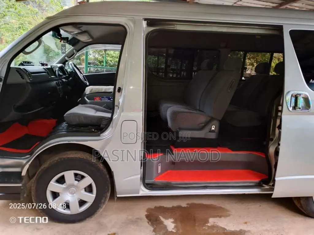 Toyota KDH 2004 Van (Used)
