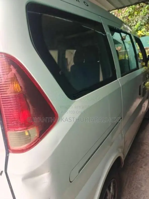 Micro Mpv 7 2010 Van (Used)