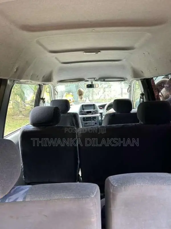 Toyota Noah 2003 Van (Used)