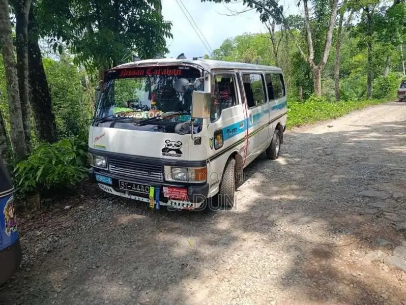 Nissan Caravan VRGE 1986 Van (Used)