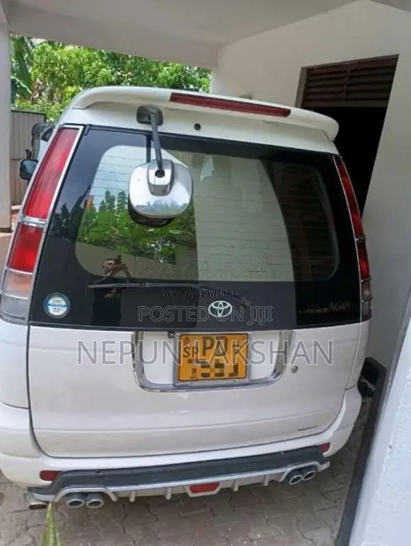 Toyota Noah 2007 Van (Used)