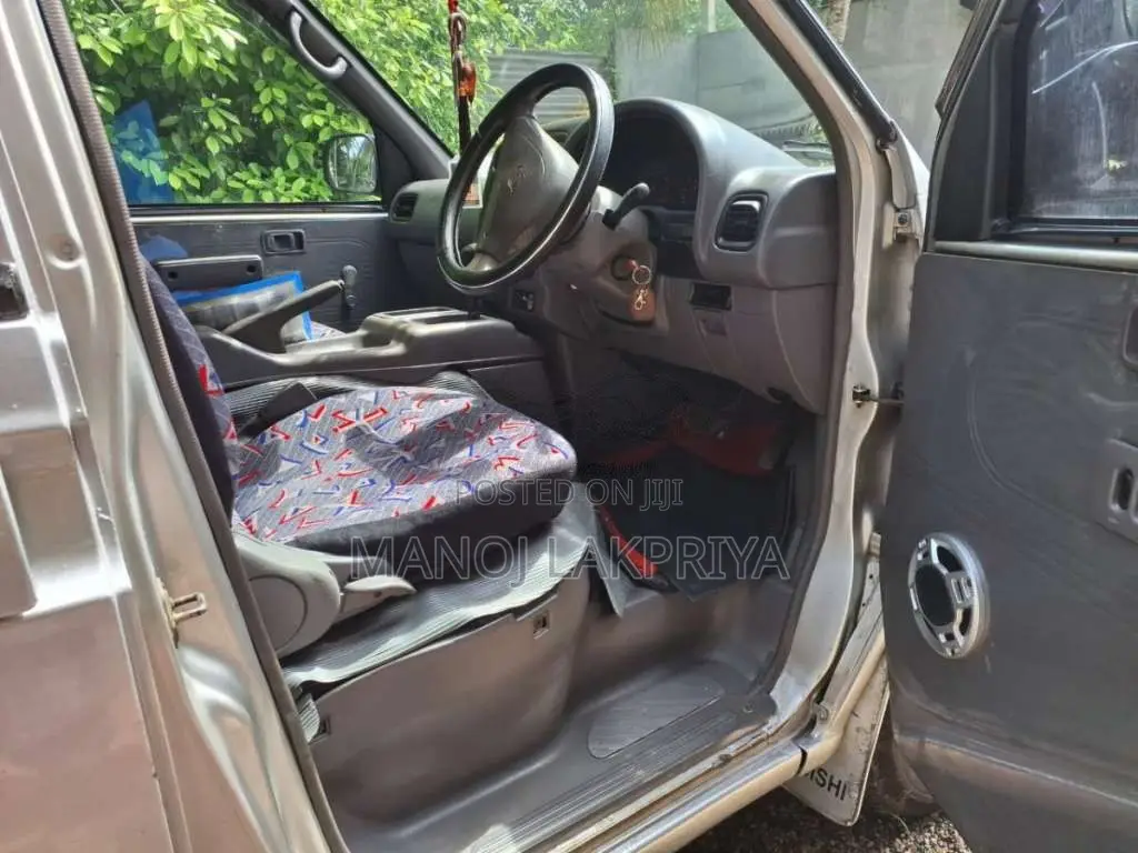 Nissan Serena 1998 Van (Used)
