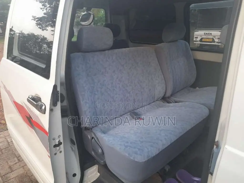 Toyota Noah KR41 1998 Van (Used)