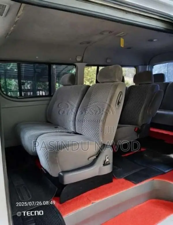 Toyota KDH 2004 Van (Used)