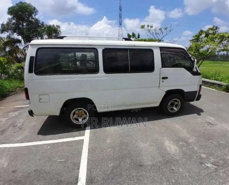 Nissan Caravan 1990 Van (Used)