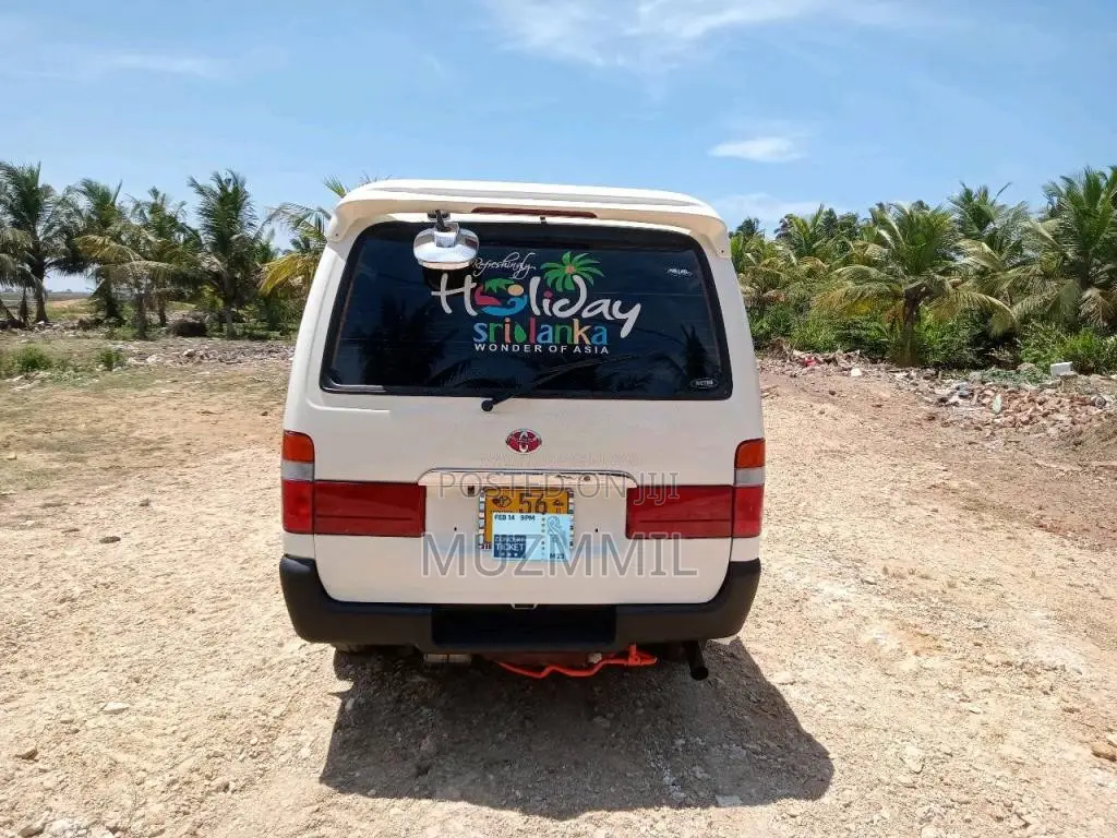 Toyota Dolphin 1992 Van (Used)