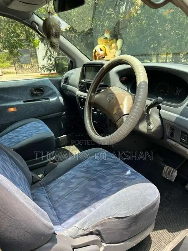 Toyota Noah 2003 Van (Used)