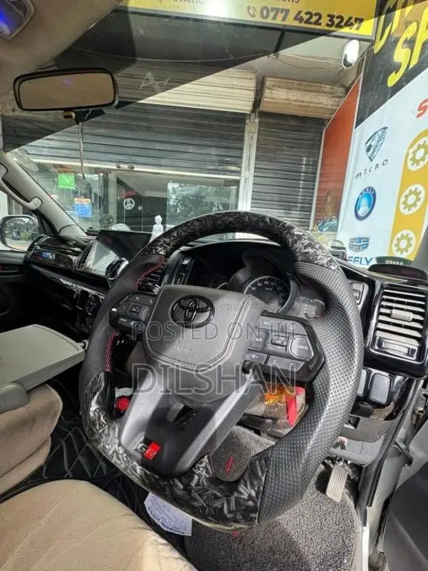 Toyota KDH 2010 Van (Used)