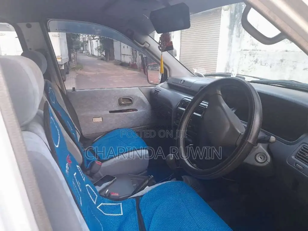 Toyota Noah KR41 1998 Van (Used)