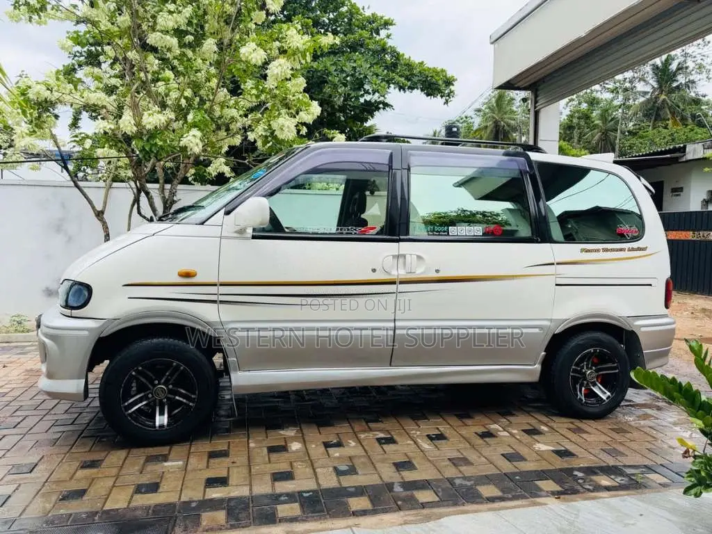 Nissan Serena 1999 Van (Used)