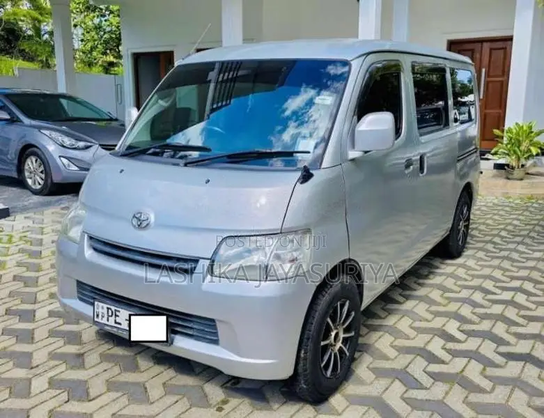 Toyota TownAce 2009 Van (Used)