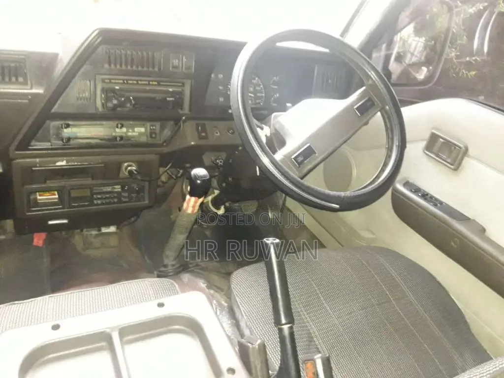 Nissan Caravan 1990 Van (Used)