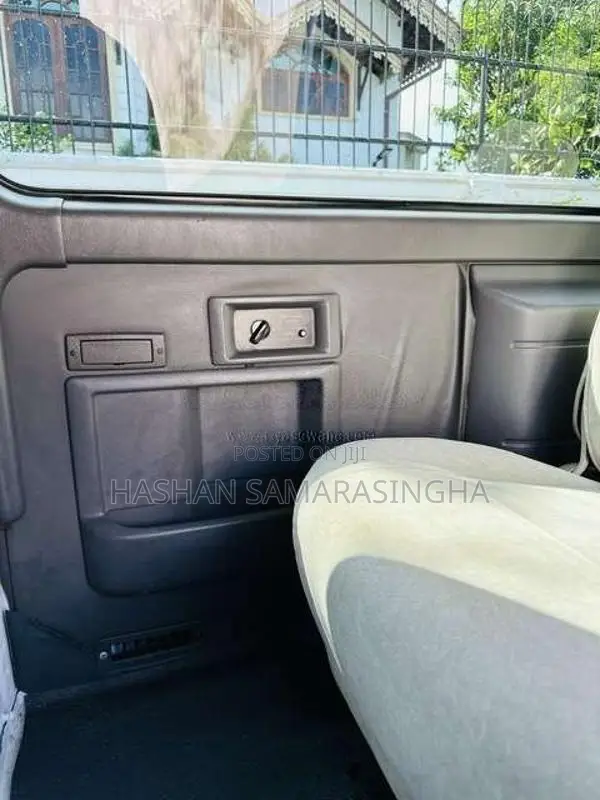 Nissan Caravan 2006 Van (Used)