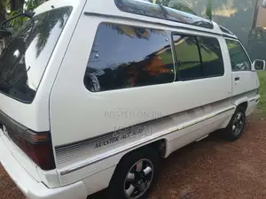 Toyota CR27 1992 Van (Used)