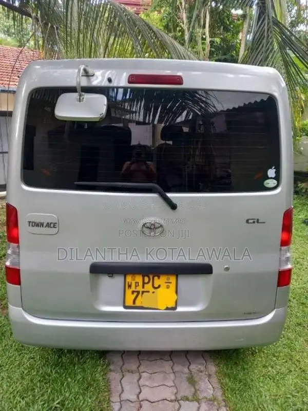 Toyota TownAce 2008 Van (Used)
