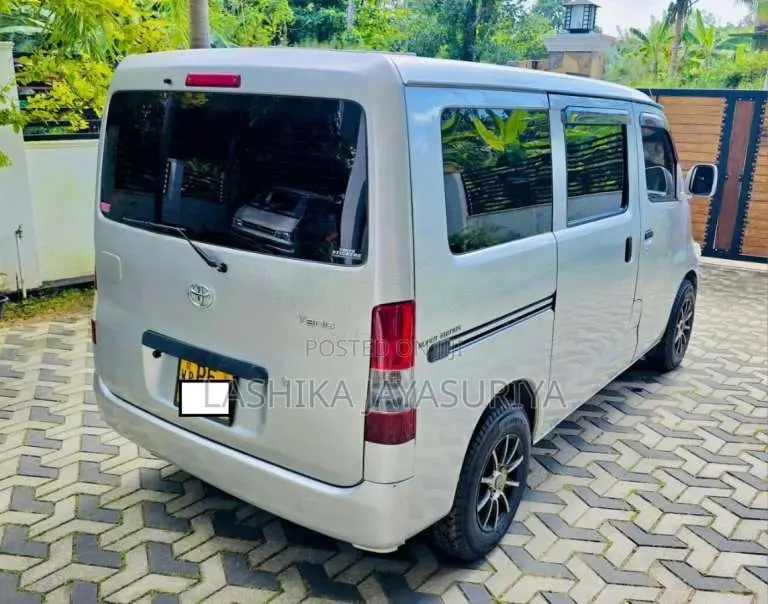 Toyota TownAce 2009 Van (Used)