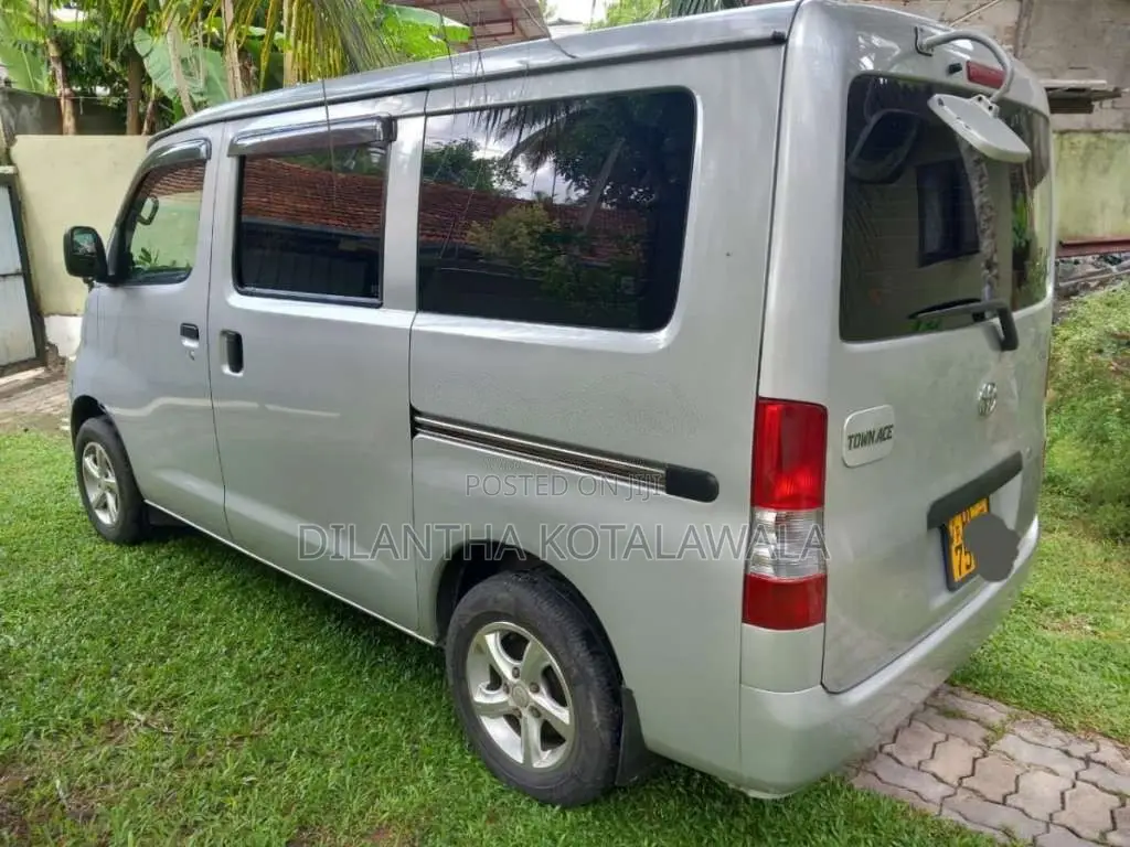 Toyota TownAce 2008 Van (Used)