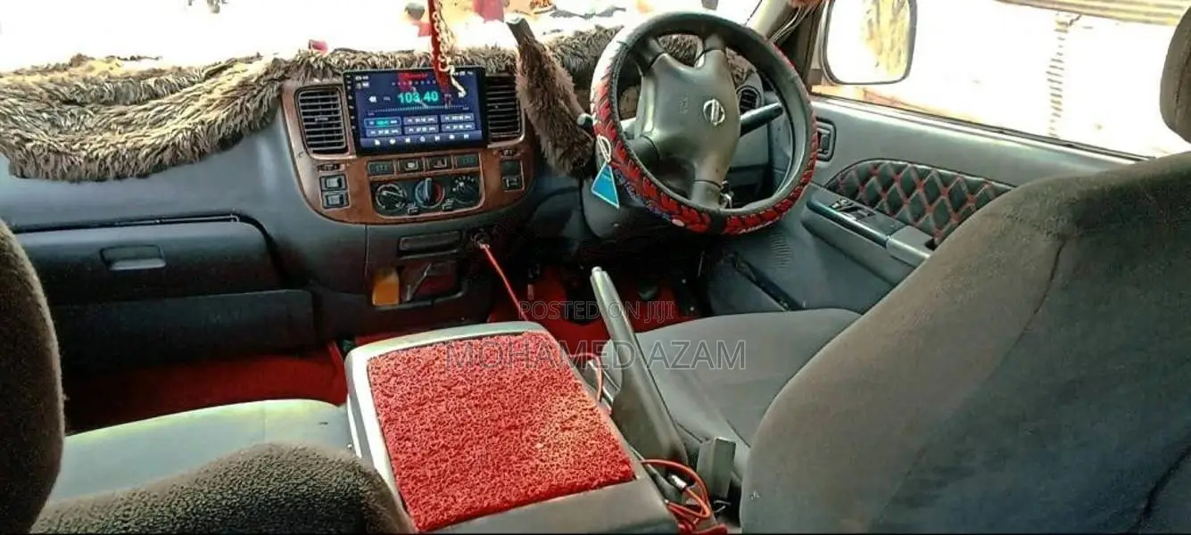 Nissan E25 2006 Van (Used)
