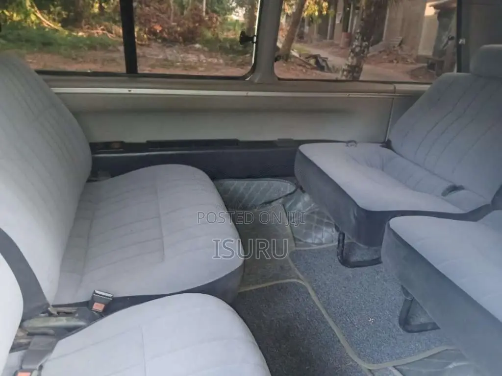 Toyota CR27 1992 Van (Used)
