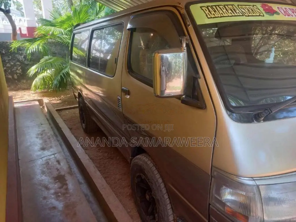 Toyota Dolphin 1994 Van (Used)