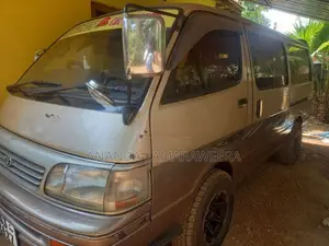 Toyota Dolphin 1994 Van (Used)
