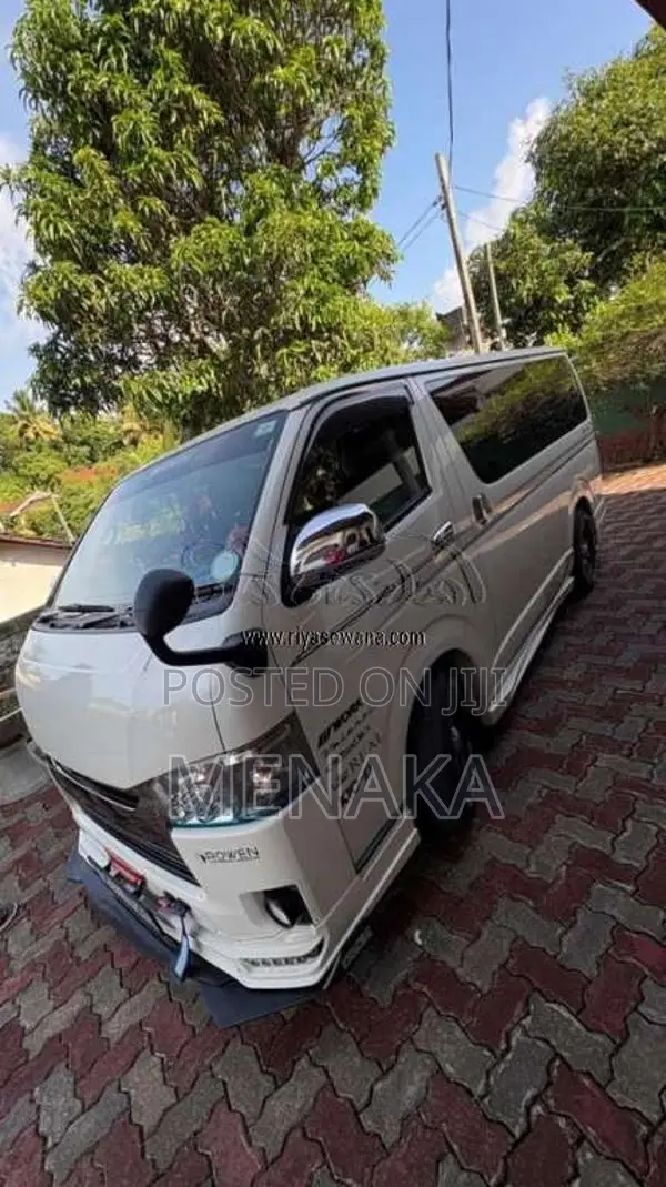 Toyota KDH 201 2015 Van (Used)